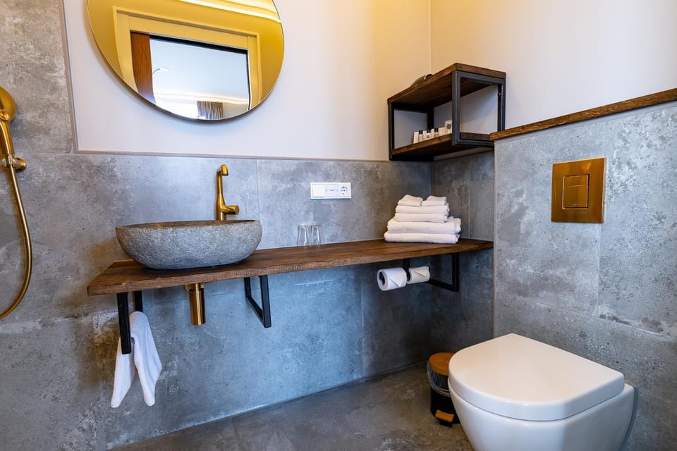 Toilet, Bathroom, towels