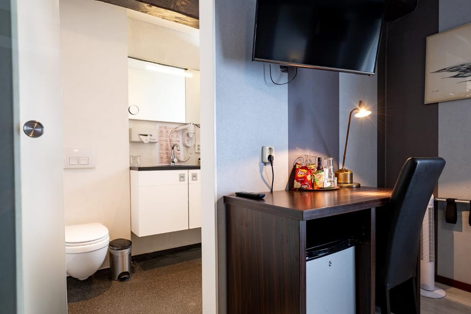 Toilet, Bathroom, minibar
