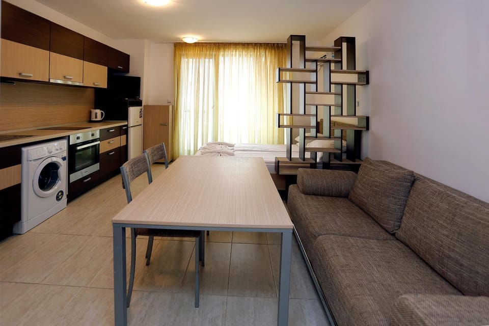 Kitchen or kitchenette, Living room, Seating area, Bedroom