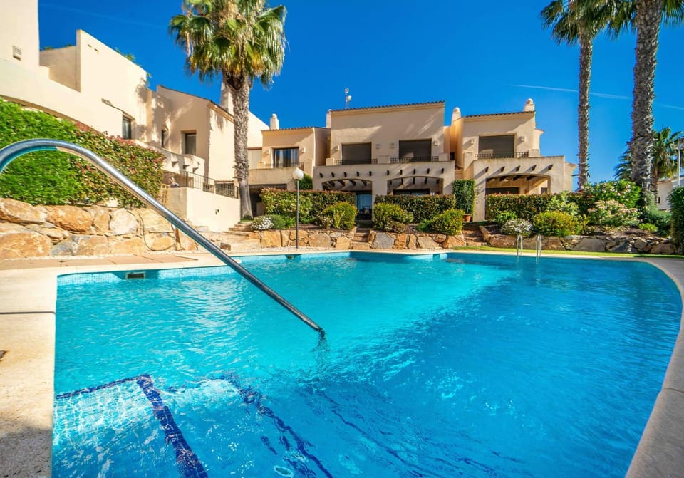 Garden, Bedroom, Pool view