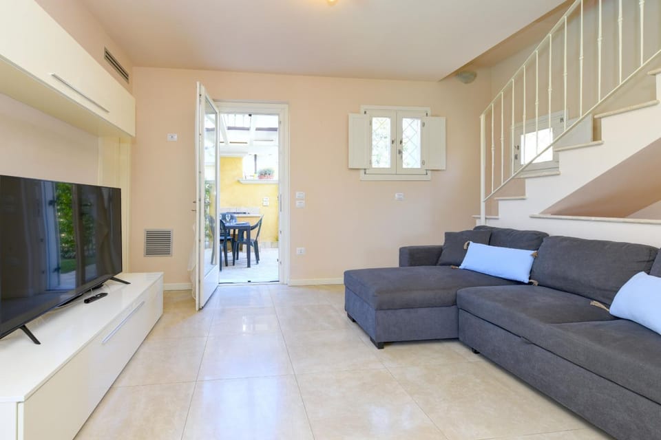 Communal lounge/ TV room, Living room