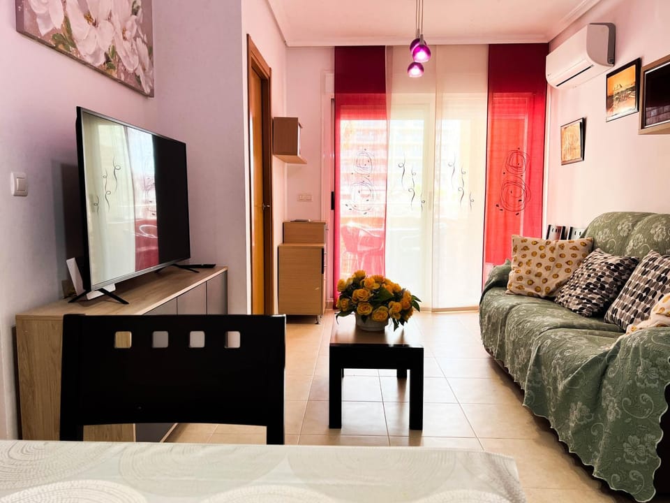 TV and multimedia, Living room, Seating area, air conditioner