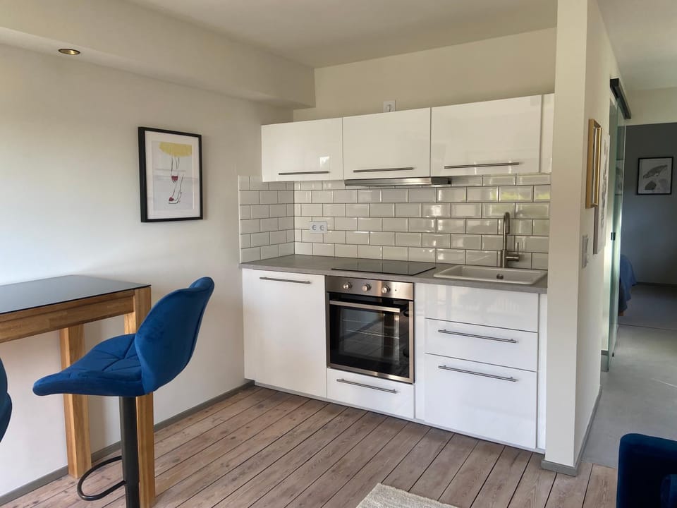 Kitchen or kitchenette, pet friendly, stove