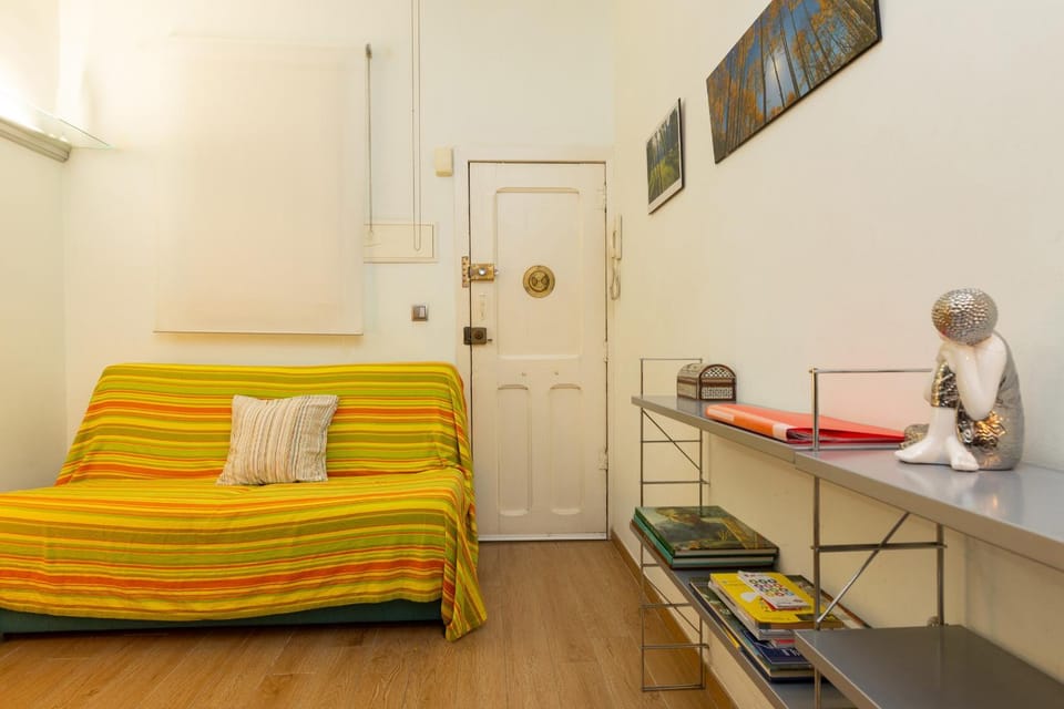 Bed, Living room