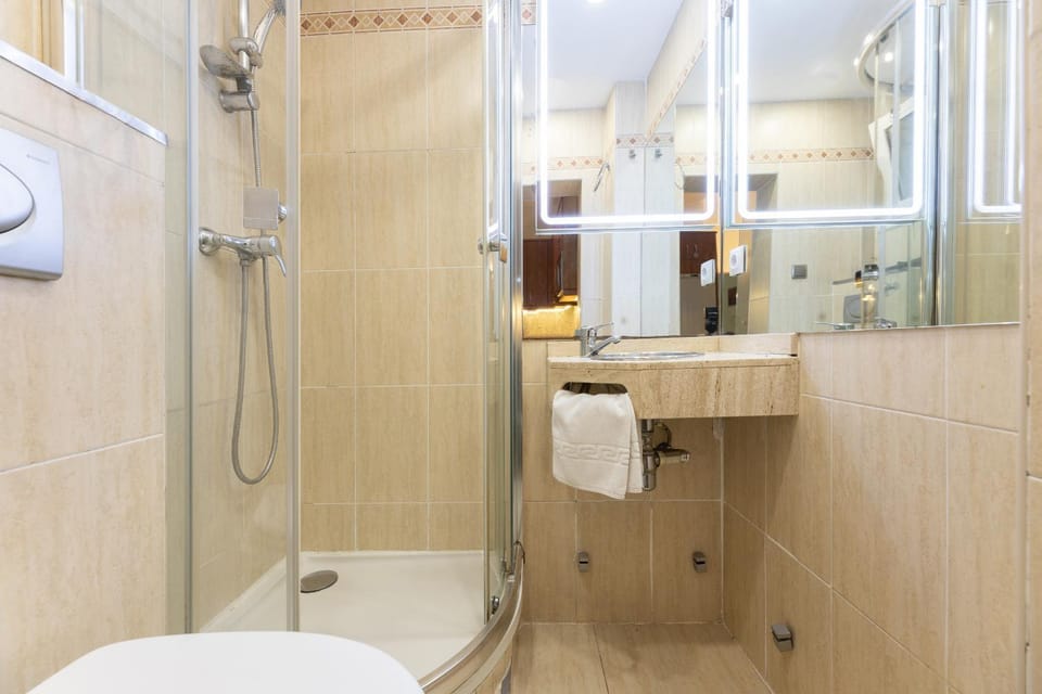 Shower, Toilet, Bathroom