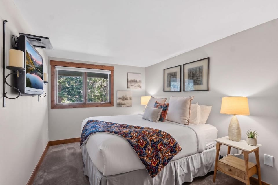 Cozy 2 BR Condo in Town Walk to Main St Skiing House in Breckenridge