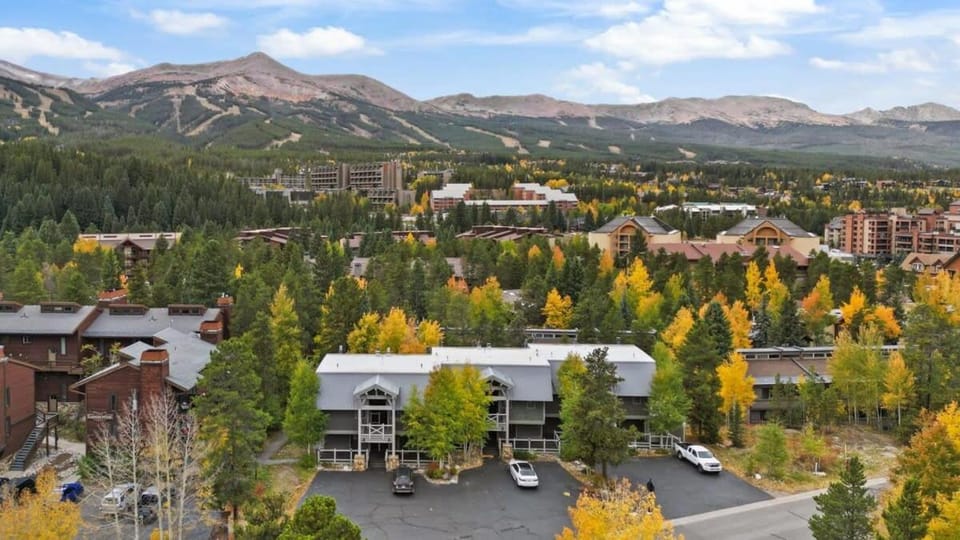 Cozy 2 BR Condo in Town Walk to Main St Skiing House in Breckenridge