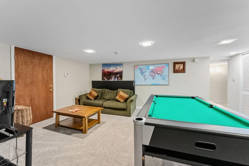 5 BDR Spacious Retreat Peaceful and Serene Views House in Breckenridge