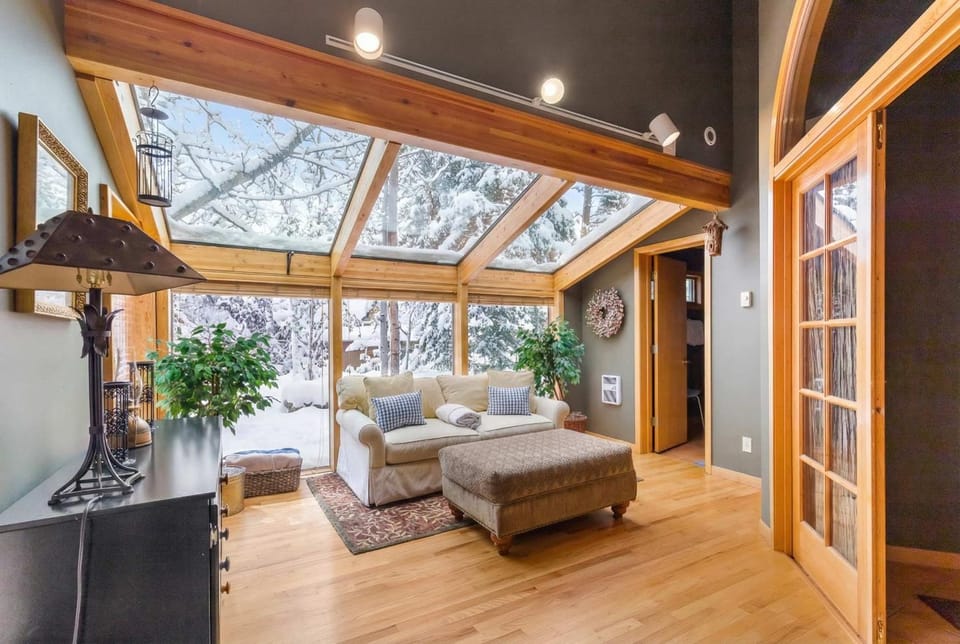 5 BDR Spacious Retreat Peaceful and Serene Views House in Breckenridge