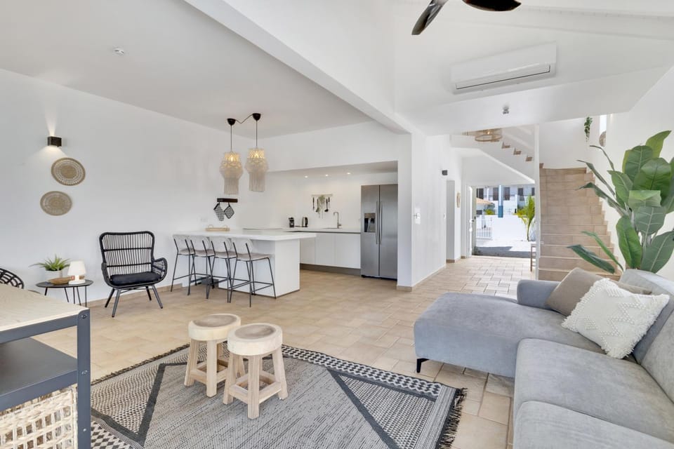 Kitchen or kitchenette, Living room, Seating area
