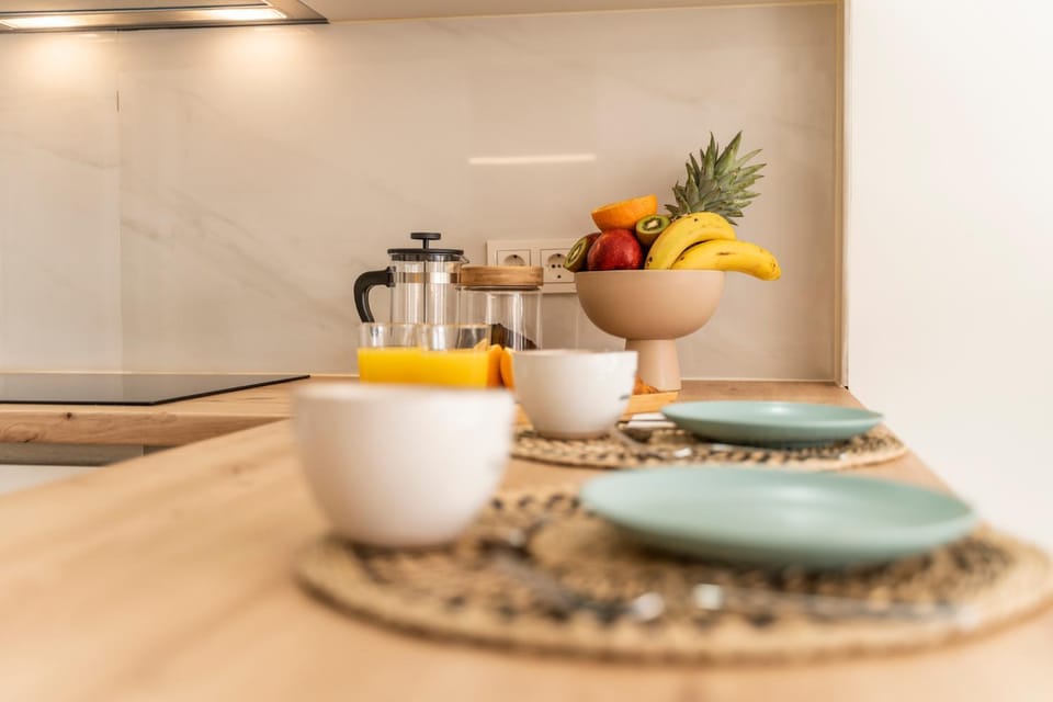 Kitchen or kitchenette, Food and drinks