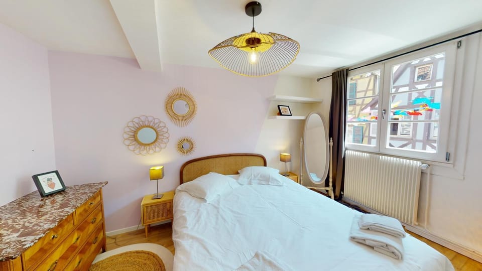 Bed, Photo of the whole room, Bedroom