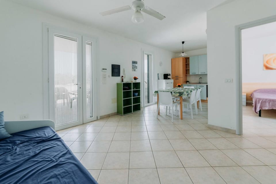 Dining area, kitchen