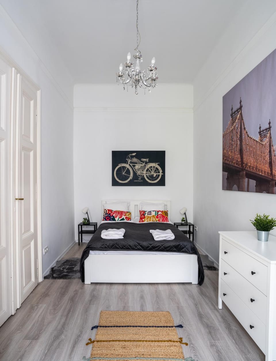 Bed, Photo of the whole room, Bedroom