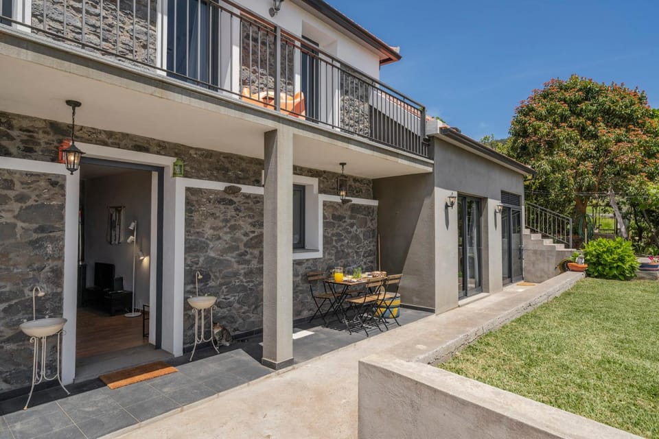Balcony/Terrace, Area and facilities