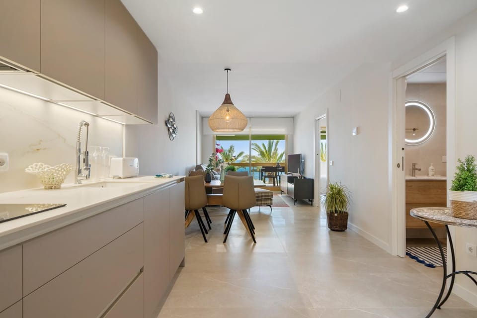 Kitchen or kitchenette, Living room