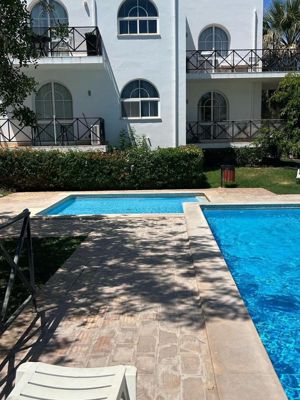 Swimming pool, Swimming pool