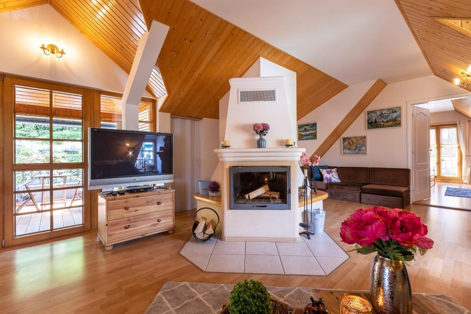 Communal lounge/ TV room, Living room, flat iron