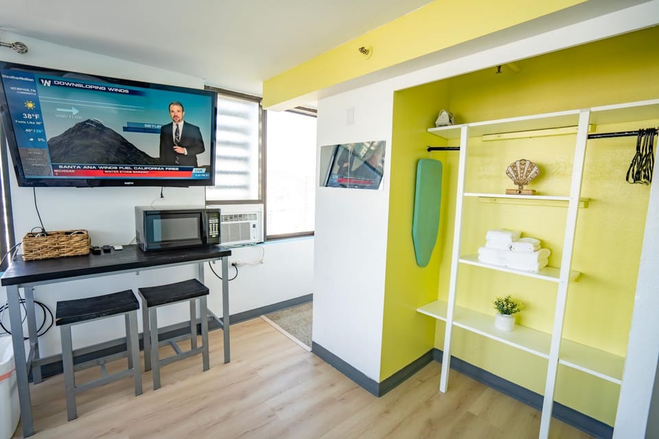 TV and multimedia, Dining area, microwave