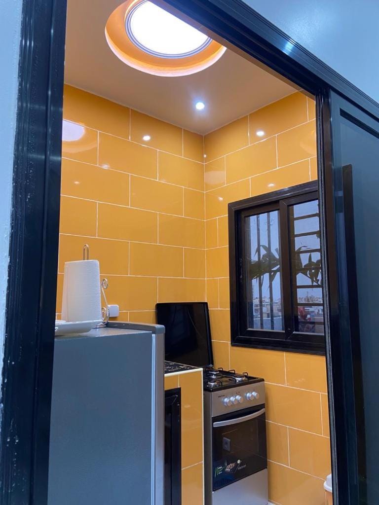 Dakar-Sénégal mini studio chambre toilette cuisine Apartment in Dakar