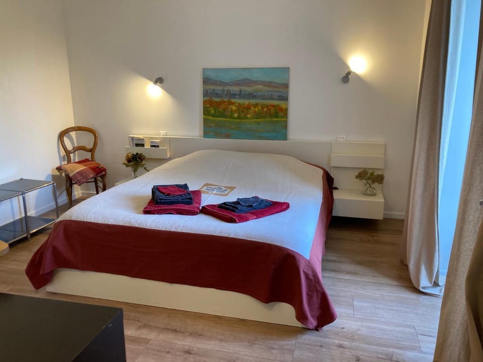 Bed, Photo of the whole room, Bedroom, towels