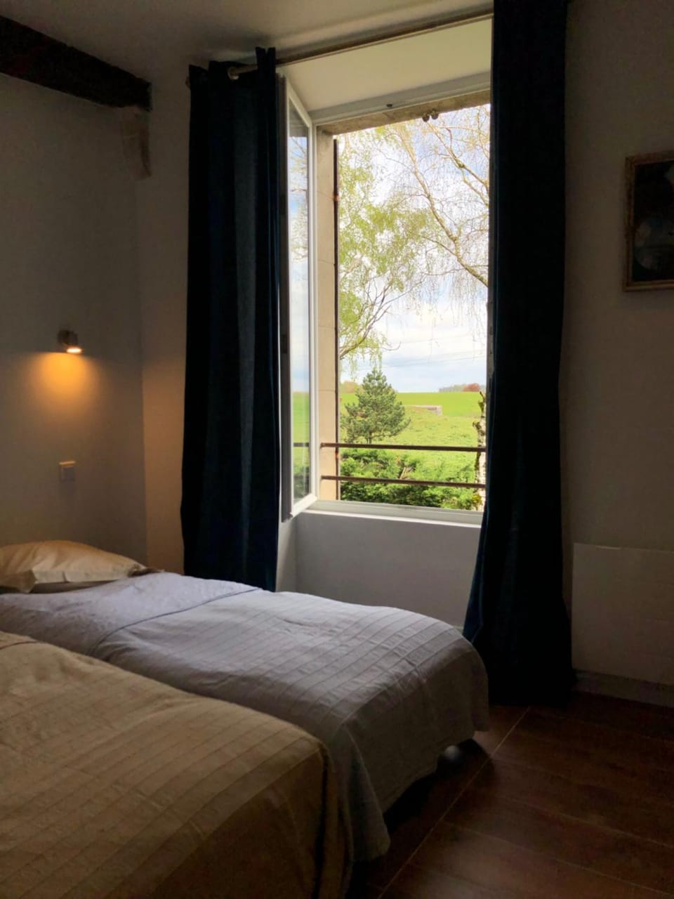 Bed, Natural landscape, Photo of the whole room, Bedroom