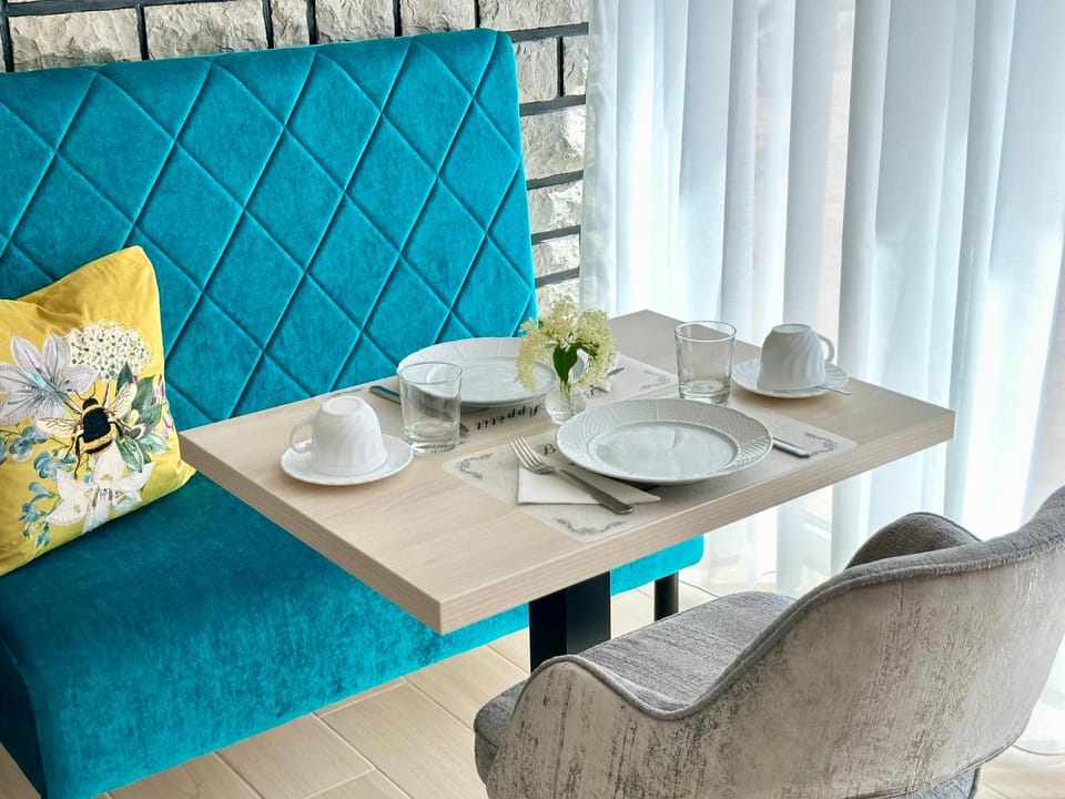 Kitchen or kitchenette, Dining area, Breakfast