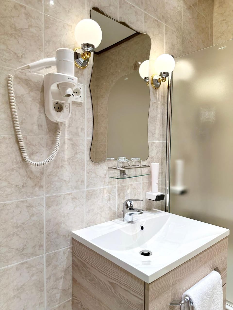 Shower, Bathroom, towels