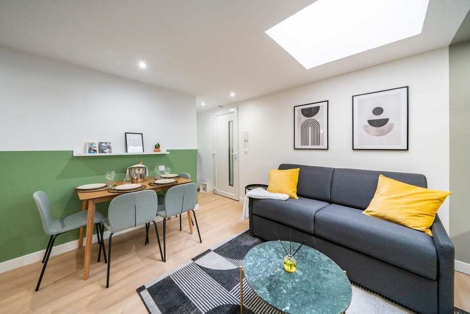 Seating area, Dining area