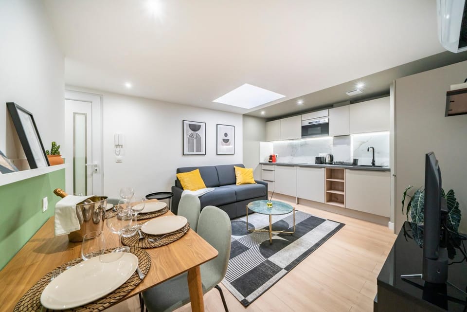 TV and multimedia, Kitchen or kitchenette, Living room, Seating area, minibar