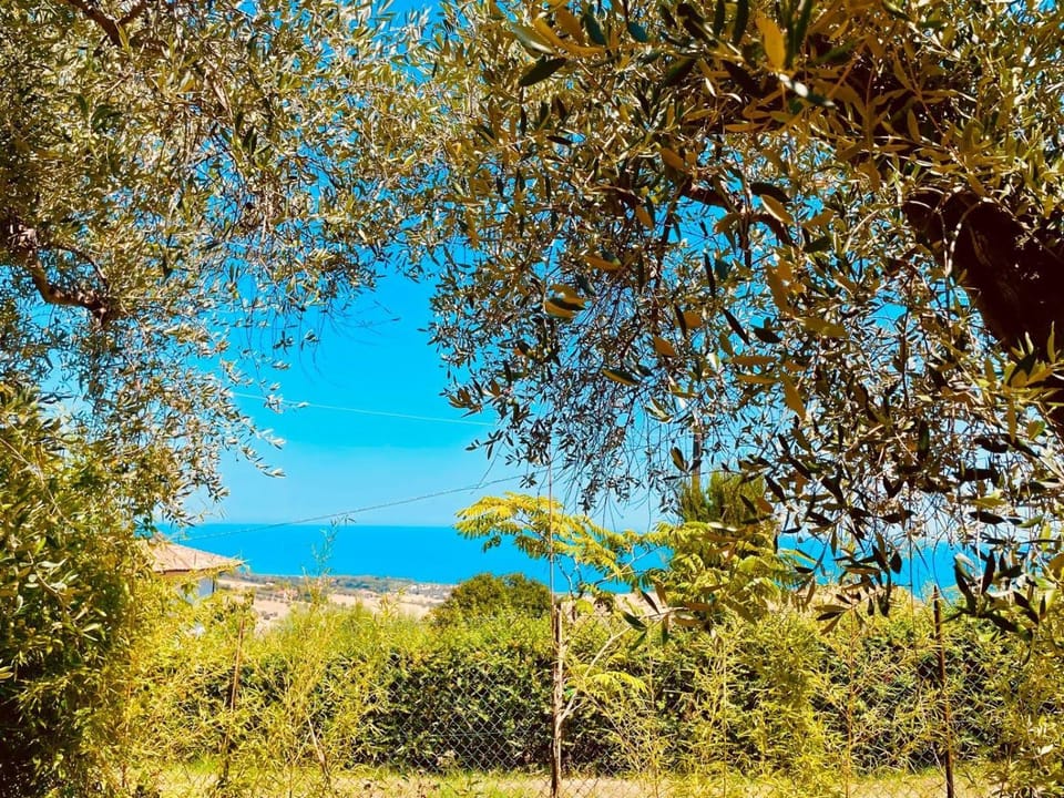 VILLA IN COLLINA VISTA MARE Villa in Abruzzo