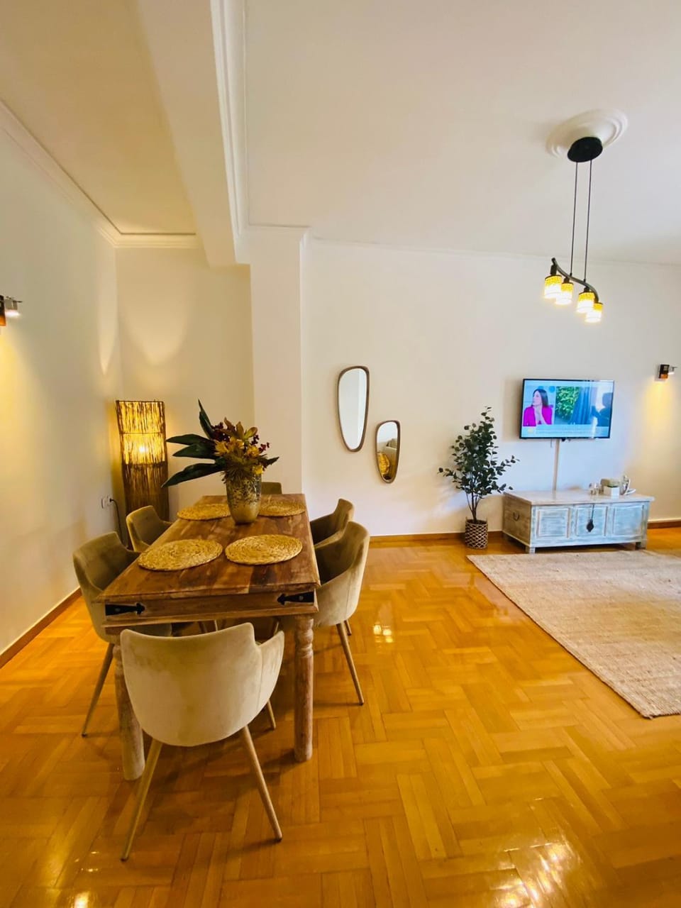 Living room, Seating area, Dining area