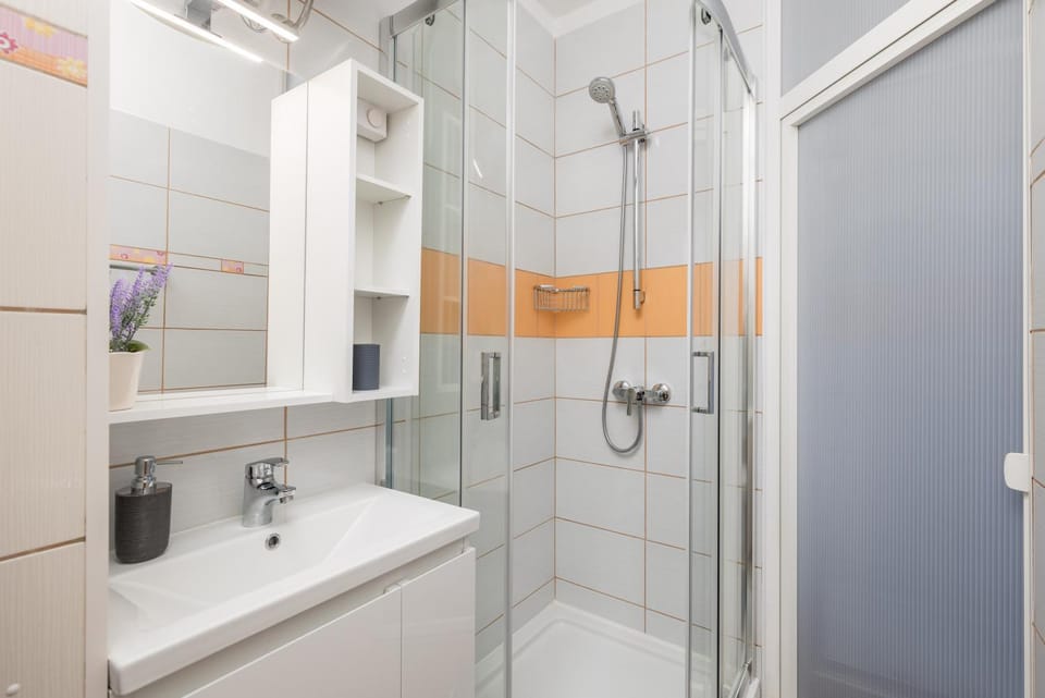 Shower, Bathroom, towels