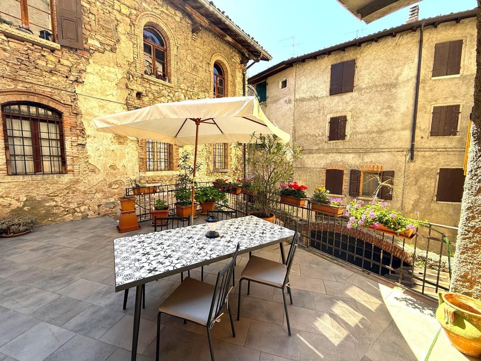Property building, Balcony/Terrace