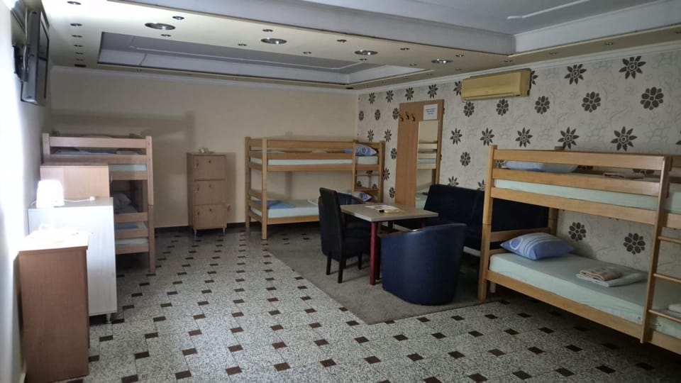 Bed, Living room