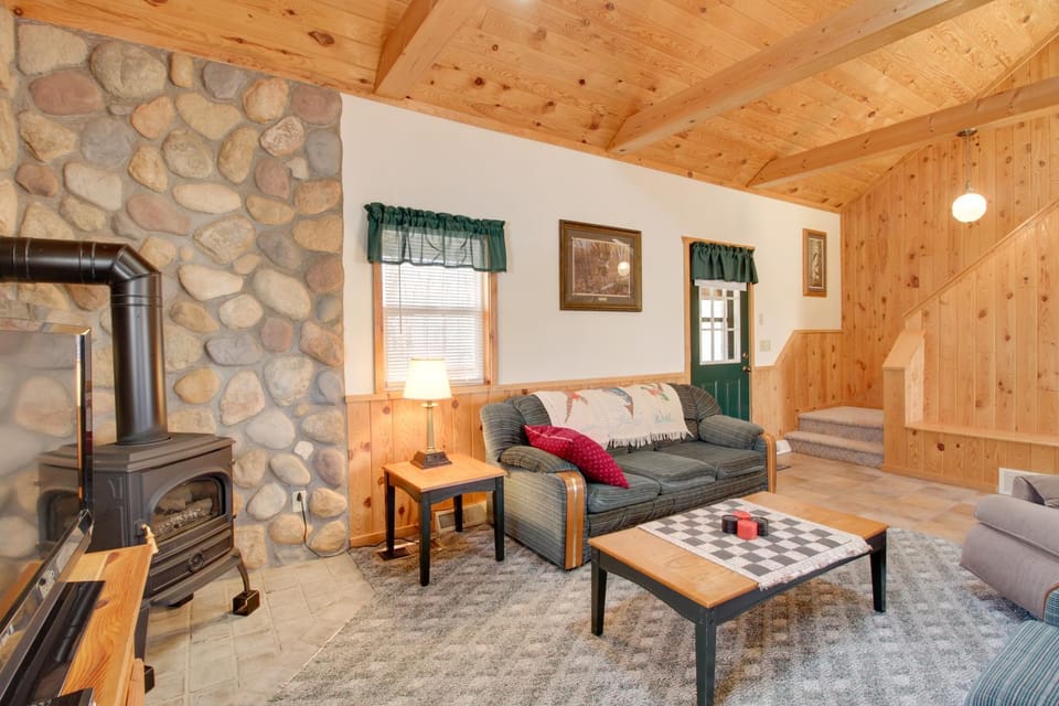 Minnesota Cabin Rental: 3 Mi to Pelican Lake! Cabin in Breezy Point