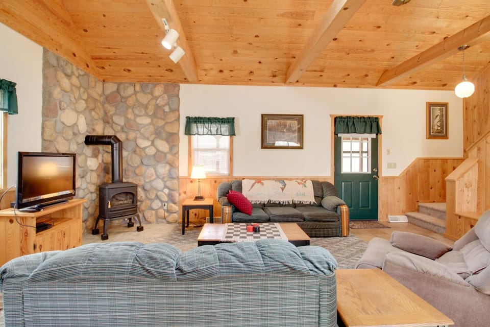 Minnesota Cabin Rental: 3 Mi to Pelican Lake! Cabin in Breezy Point