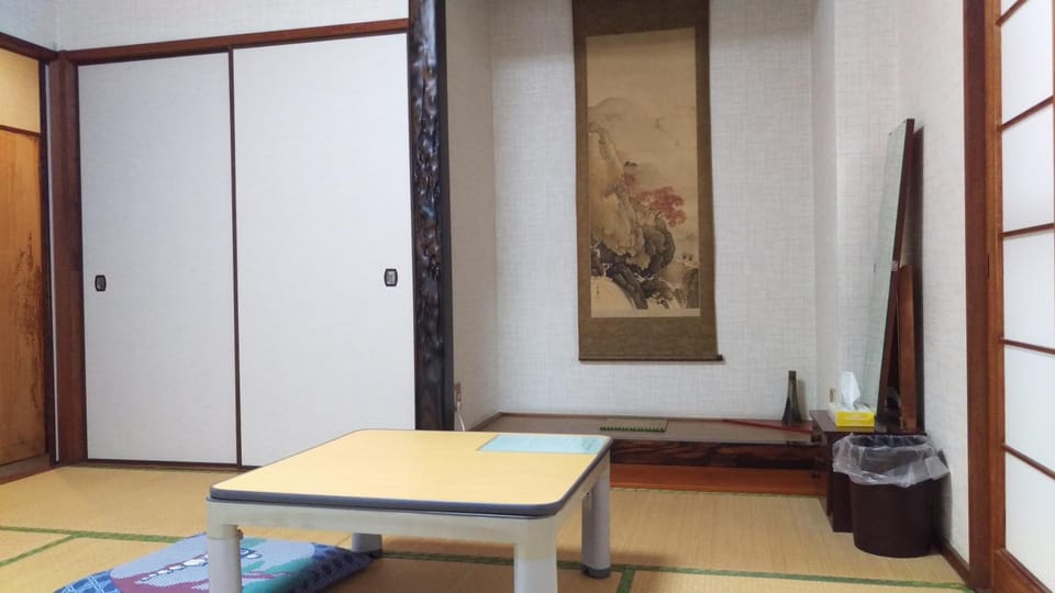 Photo of the whole room, Area and facilities