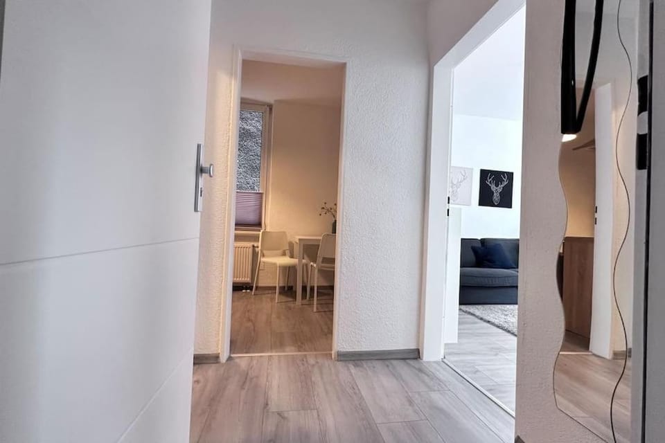 Möblierte Erdgeschoss-Wohnung mit Parkplatz in bester Lage des Stadtzentrums Herne, WLAN, Netflix- Super Autobahn-und ÖPNV-Anbindung Apartment in Herne