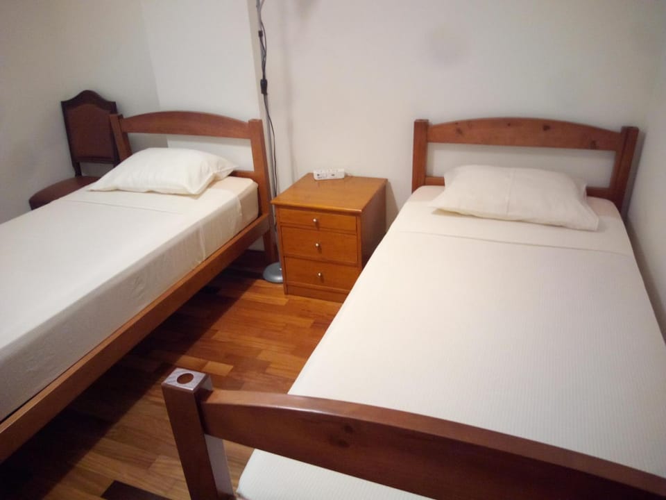 Costa Lodge, private room Hostel in Madeira District