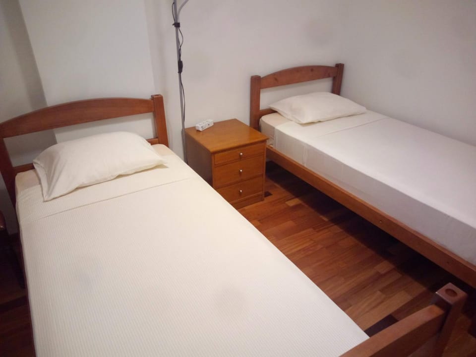 Costa Lodge, private room Hostel in Madeira District
