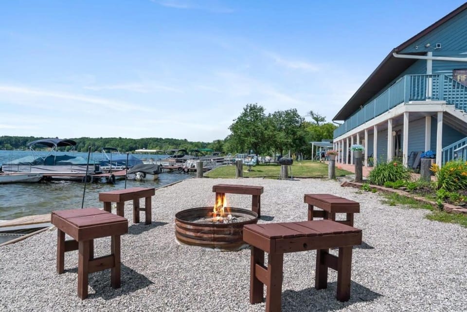 Fife Lake Lodge 2BR with Kitchen & Lake Views Apartment in Fife Lake