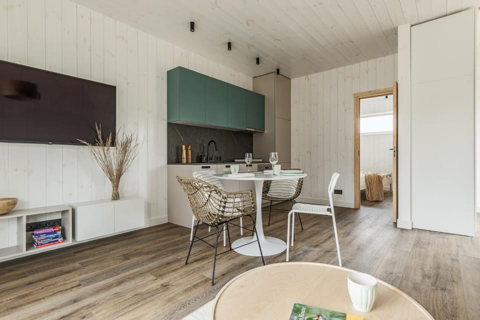 TV and multimedia, Kitchen or kitchenette, Living room, Seating area, Dining area