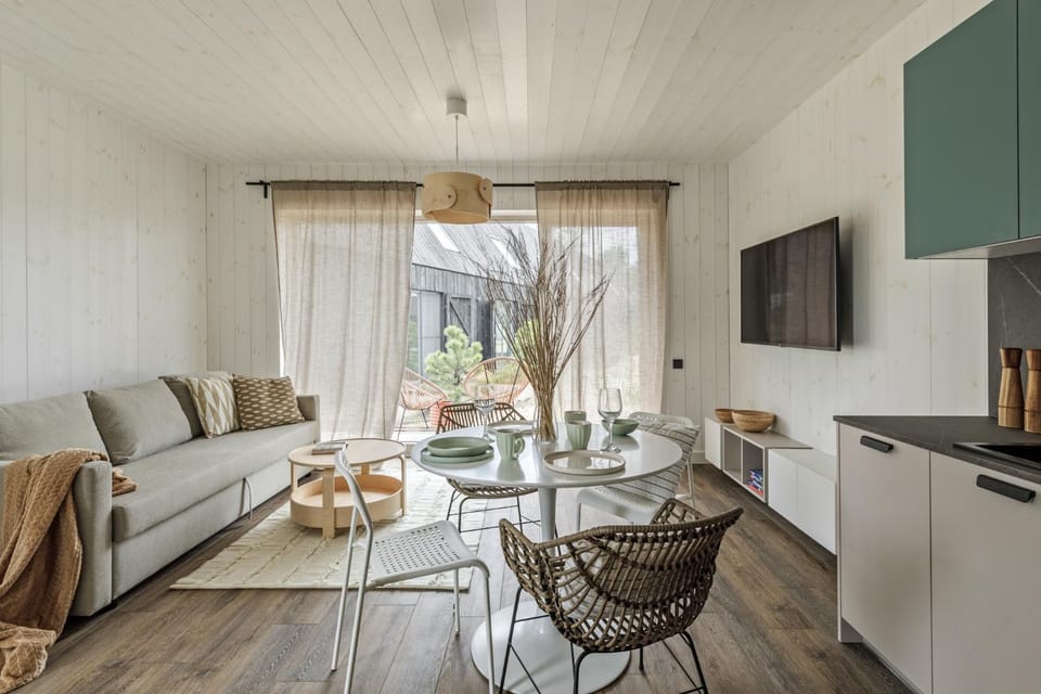 TV and multimedia, Kitchen or kitchenette, Living room, Seating area, Dining area