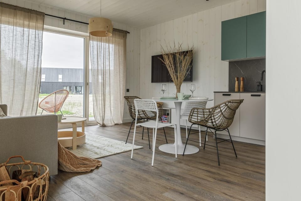 TV and multimedia, Kitchen or kitchenette, Living room, Seating area