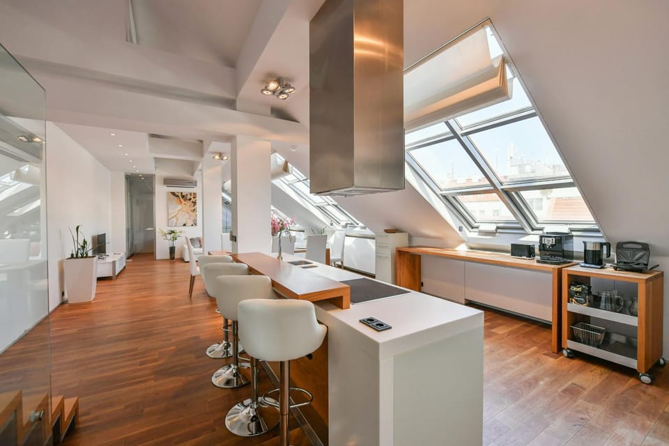 Kitchen or kitchenette, Living room, Seating area, minibar, toaster