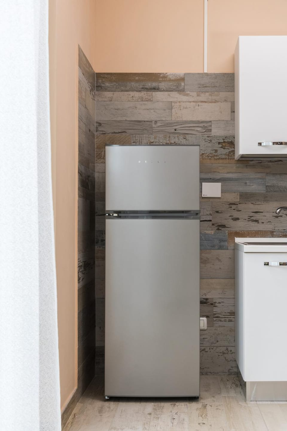 Kitchen or kitchenette, oven