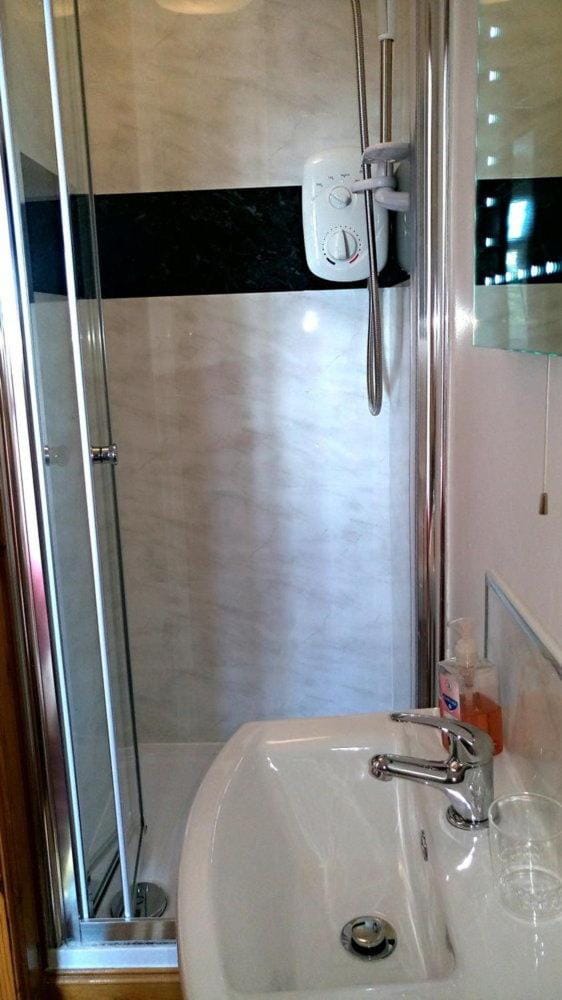 Knight's Rest Guest House Bed and Breakfast in Airdrie