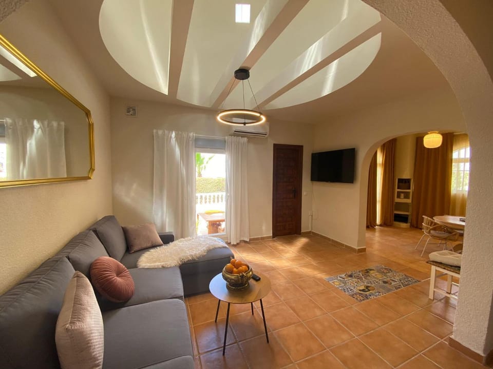 TV and multimedia, Living room, Seating area, Evening entertainment