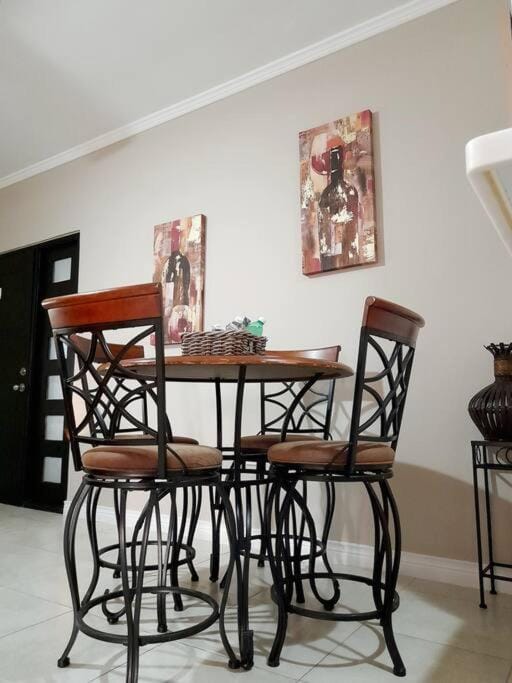 Choose To Be Happy at Brompton Estates - 1-BR & 2-BR w Pool Apartment in Kingston